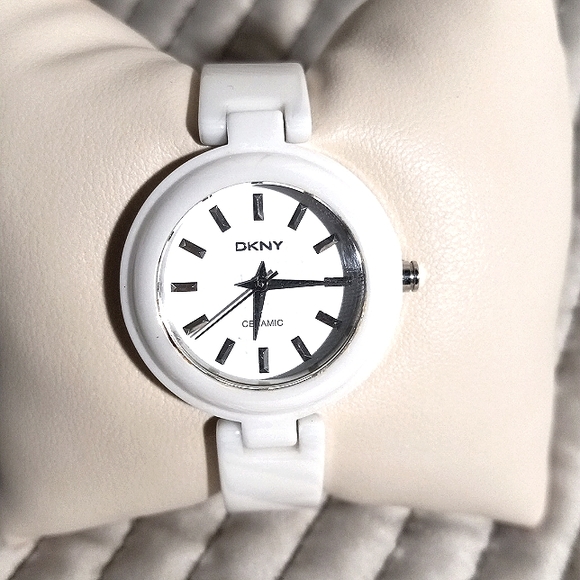 SALE/ NWOT/ DKNY WATCH in White.. BRAND NEW. SALE FROM 4/9--4/12 - Picture 1 of 8